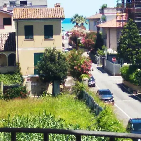 A Pochi Passi Dal Mare Nuovo Con Terrazzo